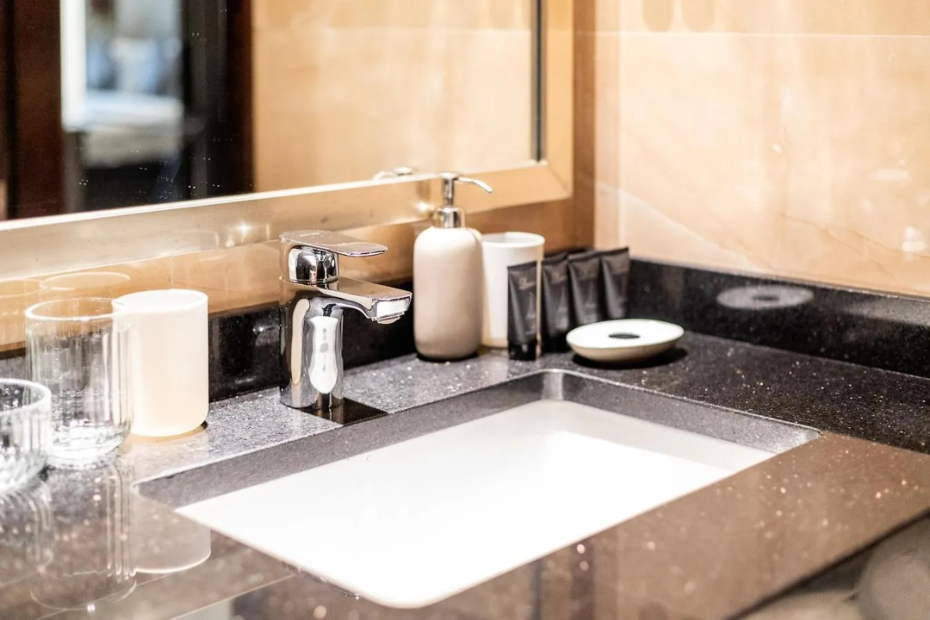 Serene Studio Apartment In Elite Downtown Residence - Allsopp & Allsopp Dubai